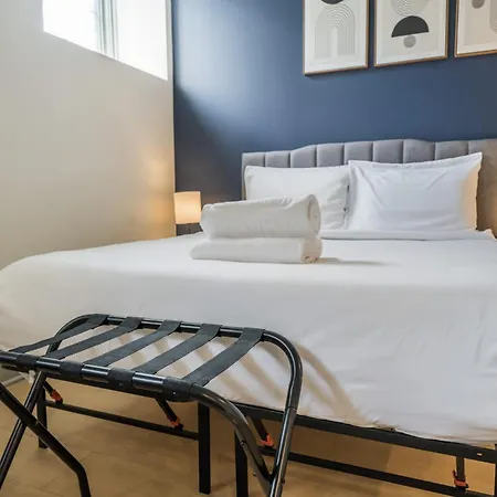 Bright And Modern Studio In Louisville # 102